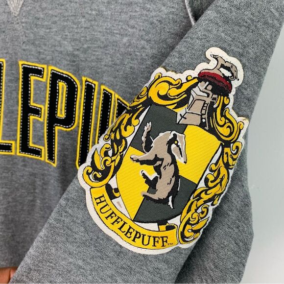 Universal studios the wizarding  world of Harry Potter hufflepuff sweater size S - Picture 4 of 7